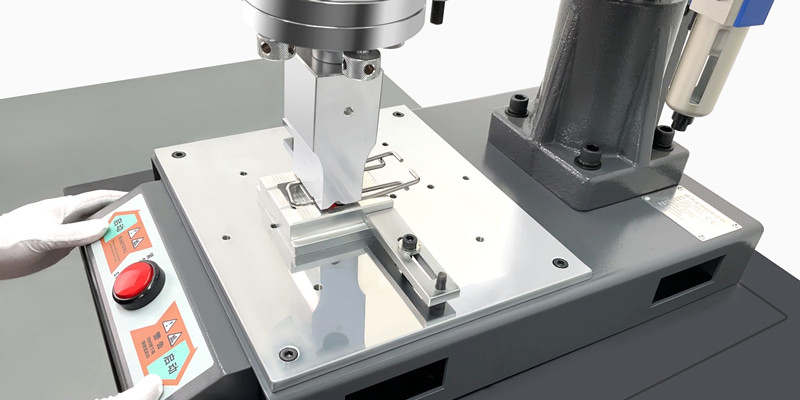 Ultrasonic welding machine equipment for plastic parts and metal parts