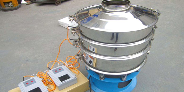 What is the reason for the rapid wear of the ultrasonic vibrating screen mesh?