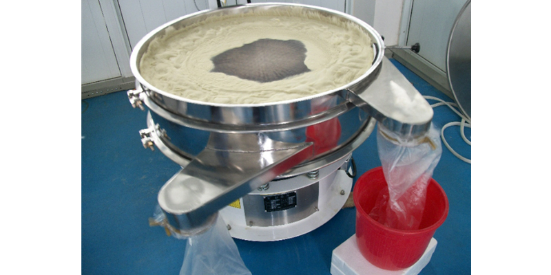 What are the requirements for ultrasonic vibrating sieving screen in pharmaceutical process?